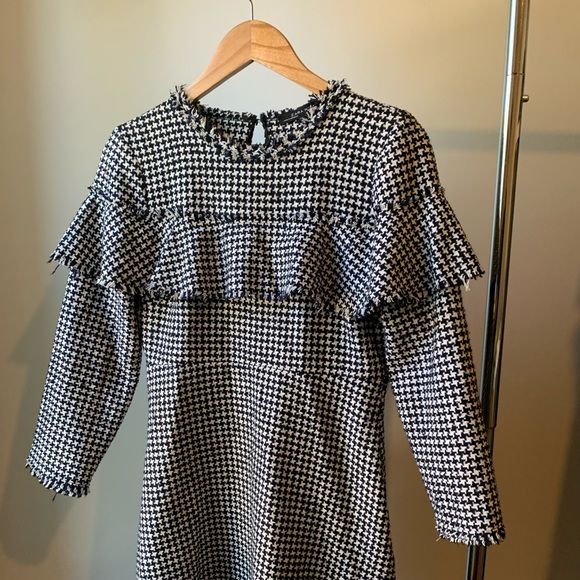 Warm fringe mini dress perfect for winter event - Picture 2 of 3